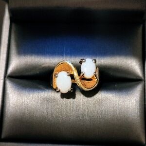 Vintage 18K HGE Gold and Opal Ring